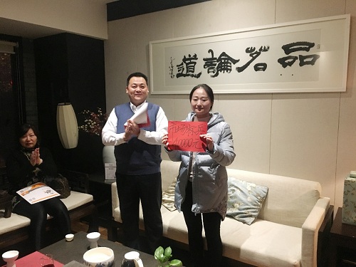 “天上不會(huì)掉餡餅，擼起袖子加油干” ——2017年度TST營(yíng)銷中心表彰大會(huì)